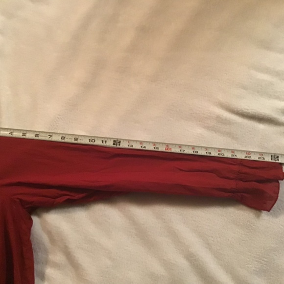 Red cotton embroidered and beaded blouse (M) - Picture 11 of 13